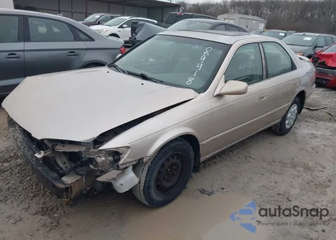1997 Toyota Camry Le z USA, uszkodzony, nr VIN 4T1BG22KXVU084418